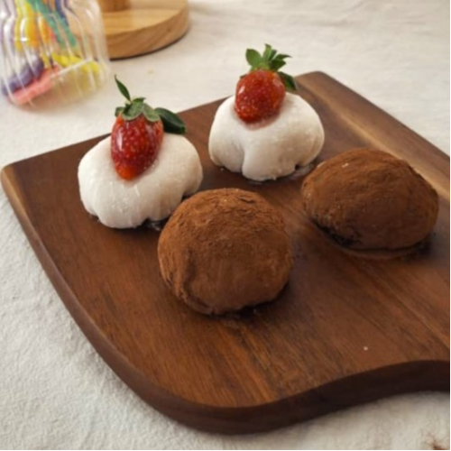 Kunafa Pistachio & Hokkaido Milk Strawberry Mochi (4pcs)